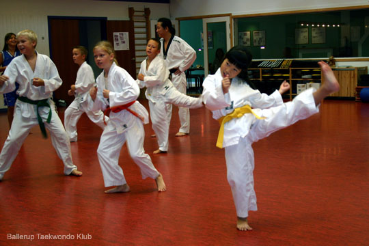 Training_Thuy_2005-09-04_019