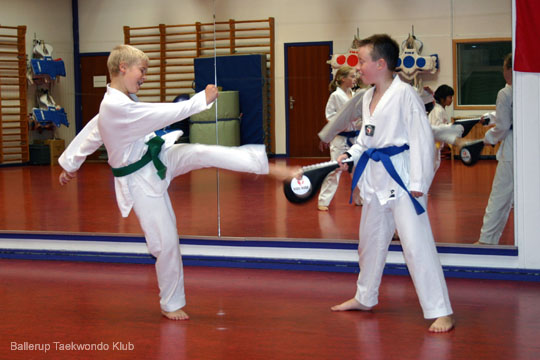 Training_Thuy_2005-09-04_048